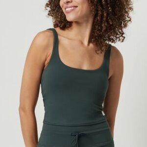 Vuori Daily Crop top Aspen lightly worn